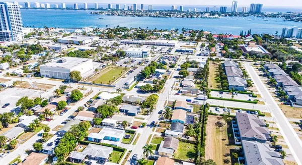 $1,850 | 112 West 34th Street, Unit 1, Riviera Beach, FL 33404