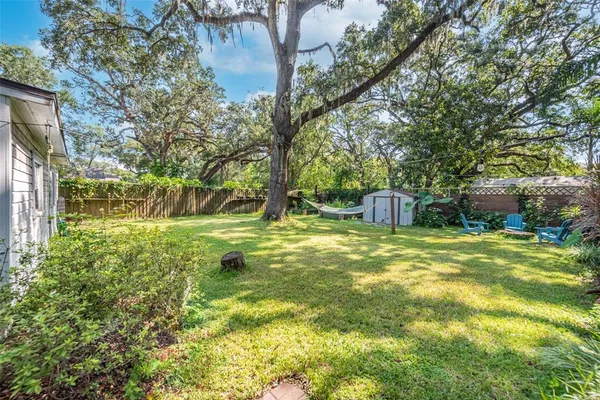 a view of a yard in front of house