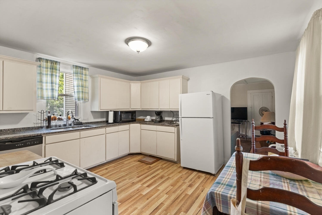 40 Cherry Street Danvers, MA 01923 - Photo 12 of 38