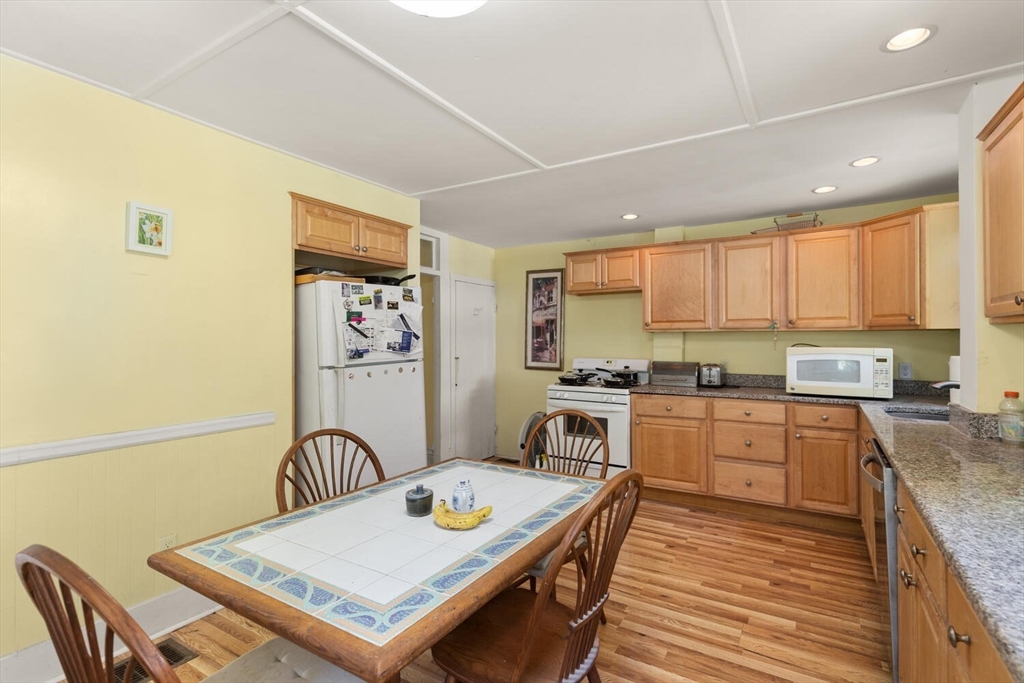 40 Cherry Street Danvers, MA 01923 - Photo 9 of 38