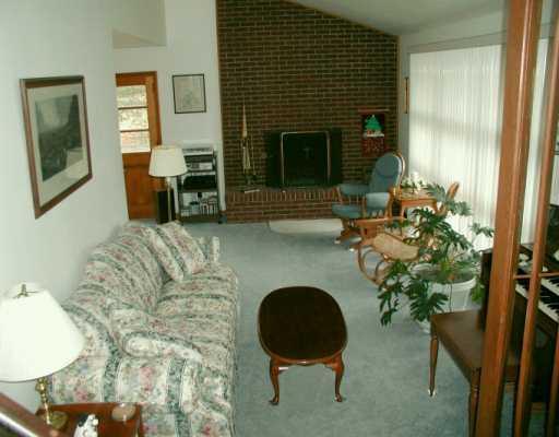 745 Churchill Road Venetia, PA 15367 - Photo 3 of 8 Living Room.