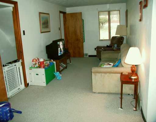 745 Churchill Road Venetia, PA 15367 - Photo 5 of 8 Den/Family/Great Room.