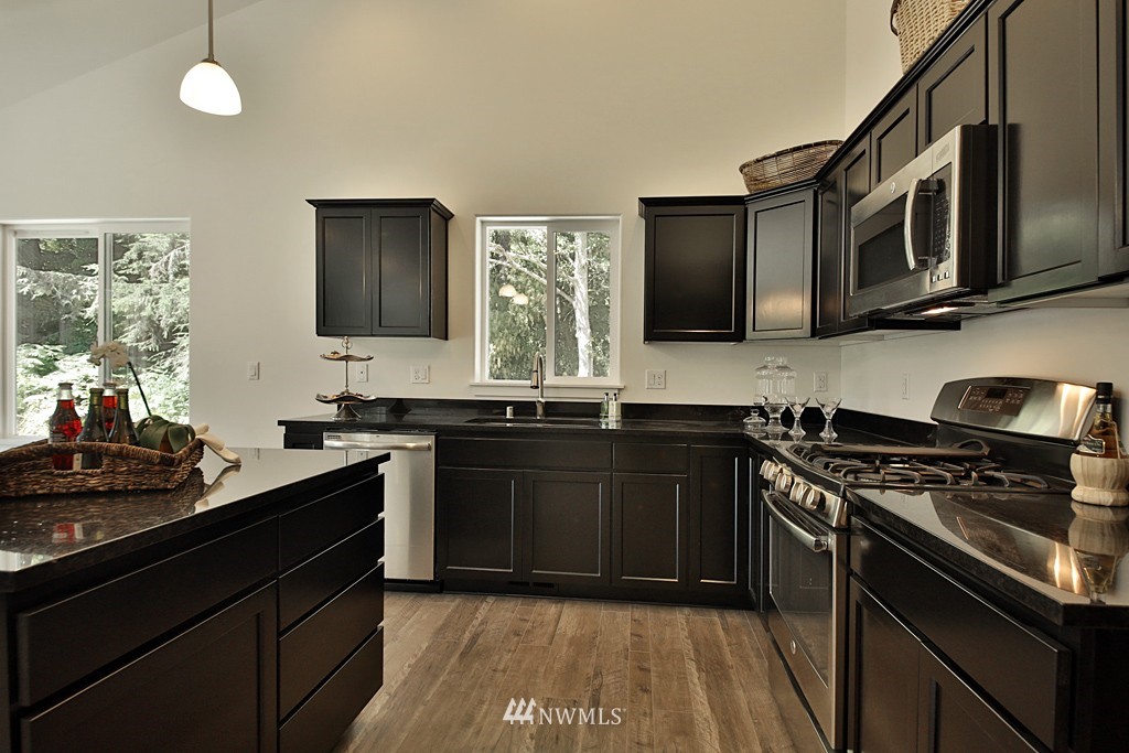 4908 Mutiny Bay Road Freeland, WA 98249 - Photo 10 of 25 Gallery Image 10