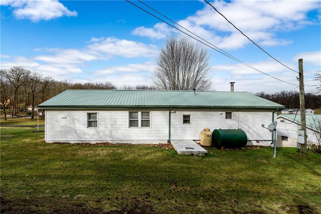 130 Kaiser Road Butler, PA 16002 - Photo 18 of 24 a front view of house with yard
