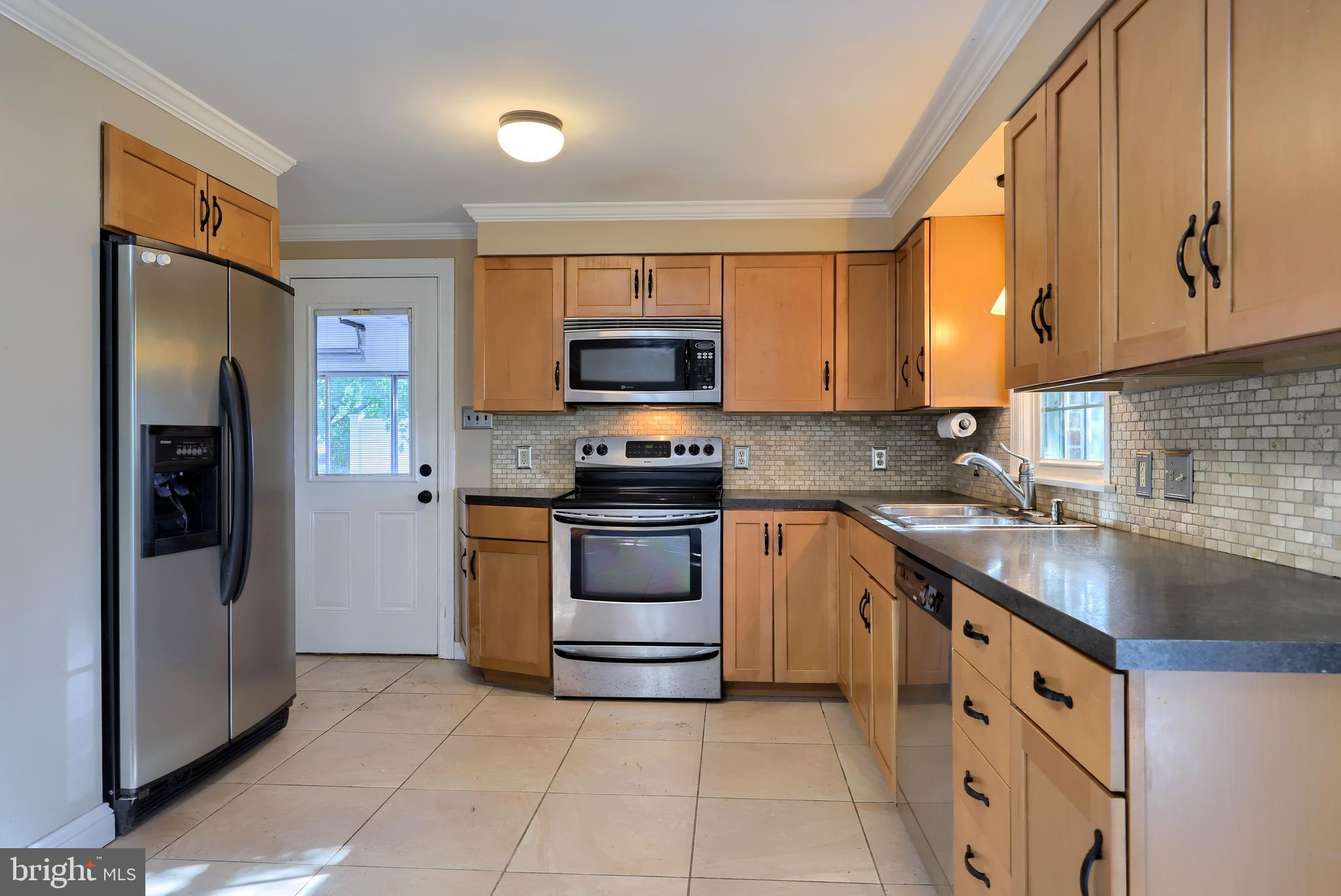 1898 Manor Ridge Drive Lancaster, PA 17603 - Photo 15 of 27 Gallery Image 15