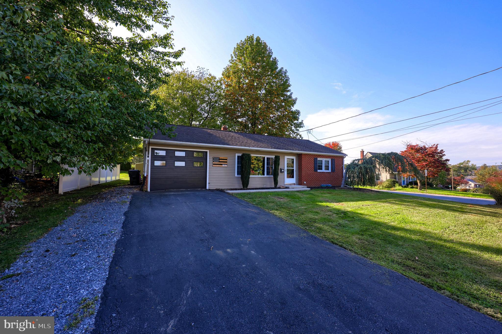 1898 Manor Ridge Drive Lancaster, PA 17603 - Photo 2 of 27 Gallery Image 2