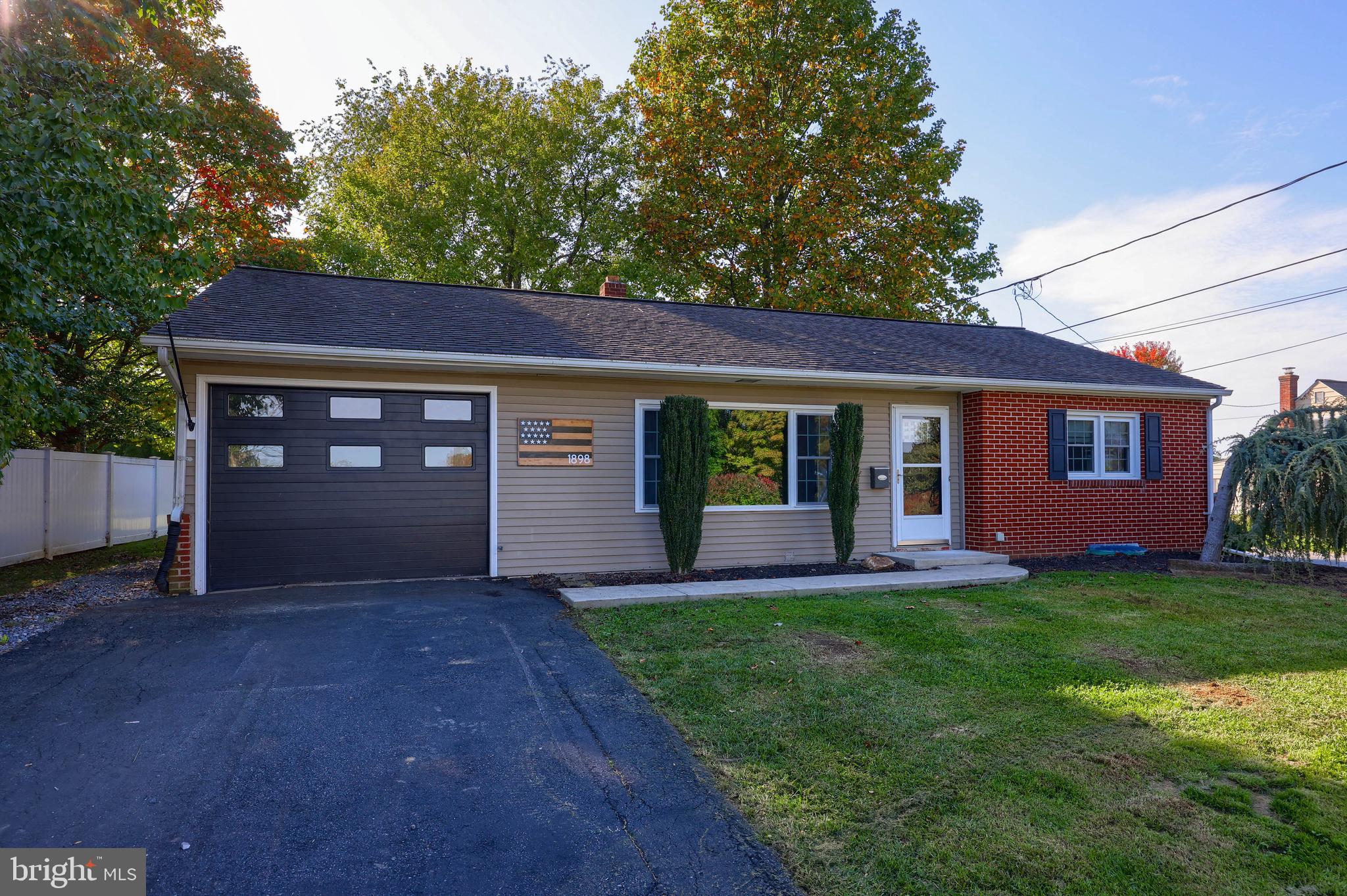 1898 Manor Ridge Drive Lancaster, PA 17603 - Photo 3 of 27 Gallery Image 3