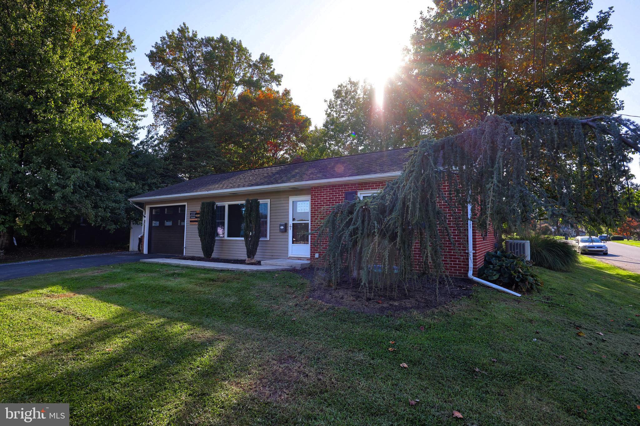 1898 Manor Ridge Drive Lancaster, PA 17603 - Photo 4 of 27 Gallery Image 4