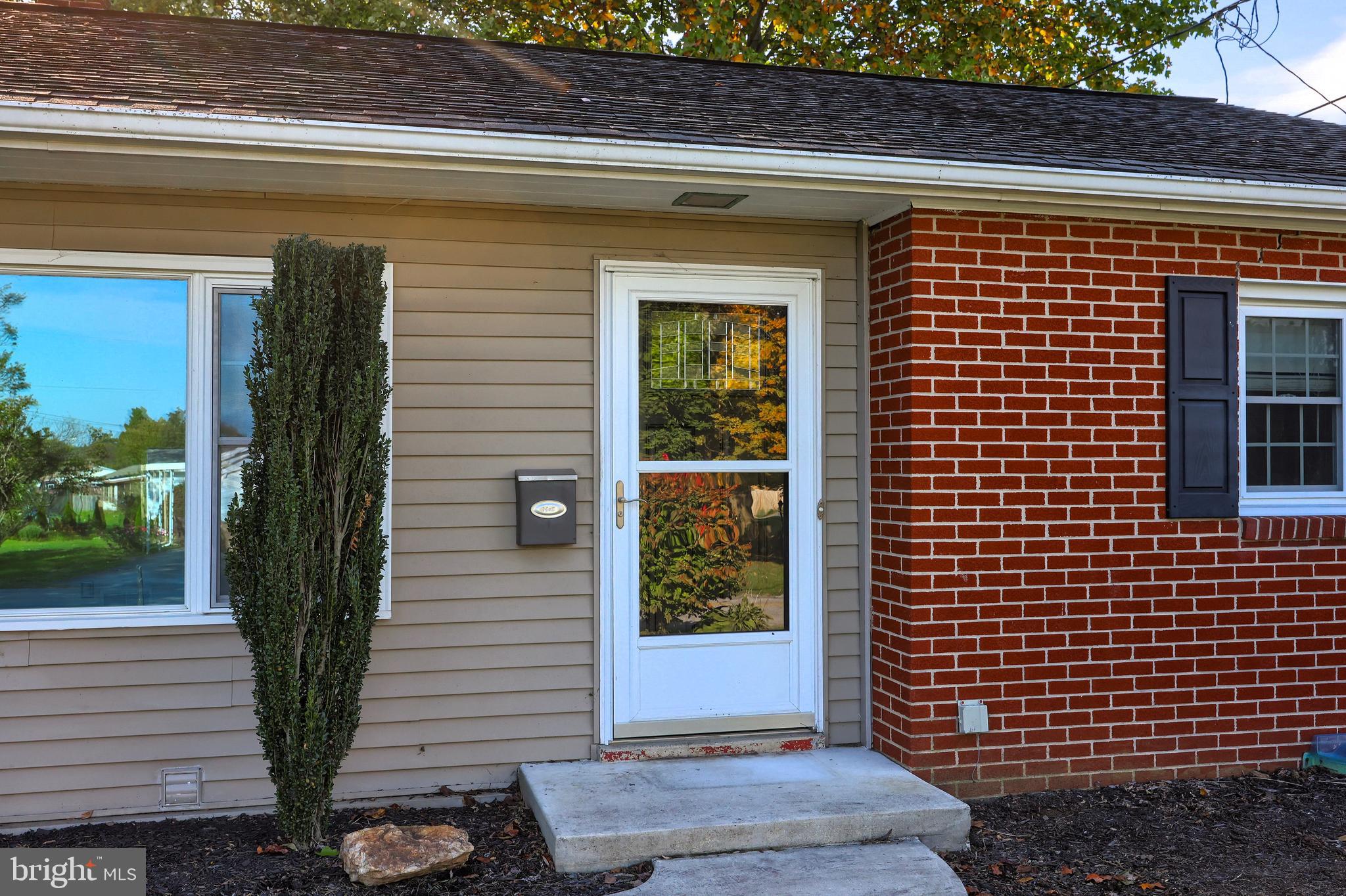 1898 Manor Ridge Drive Lancaster, PA 17603 - Photo 5 of 27 Gallery Image 5