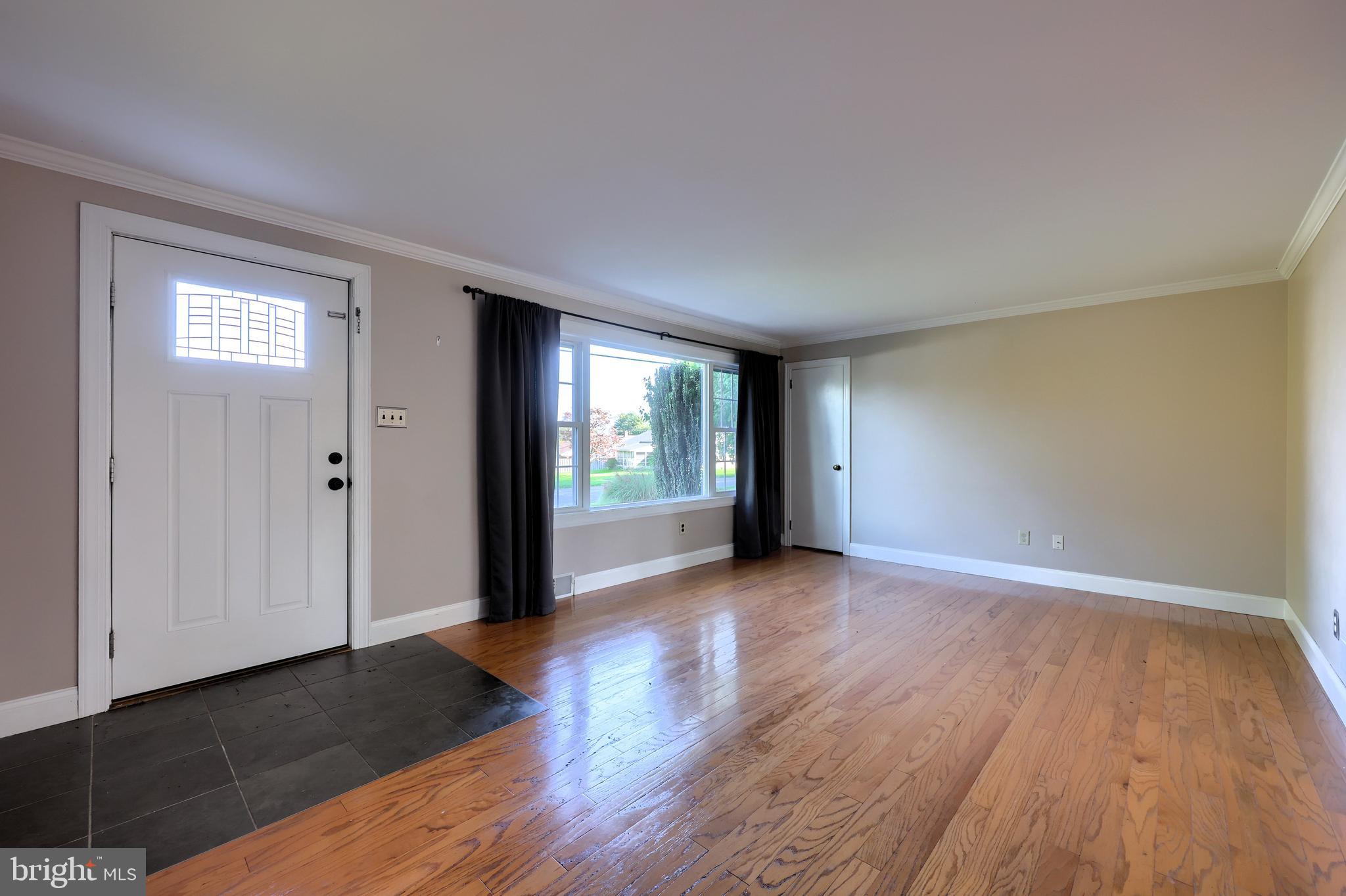 1898 Manor Ridge Drive Lancaster, PA 17603 - Photo 7 of 27 Gallery Image 7
