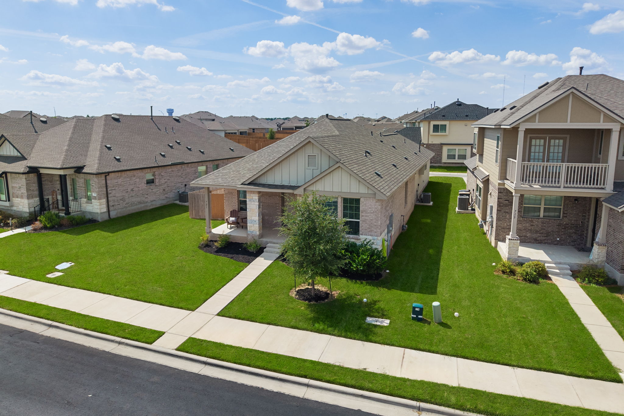 721 Paddock Lane Georgetown, TX 78626 - Photo 4 of 36 Gallery Image 4