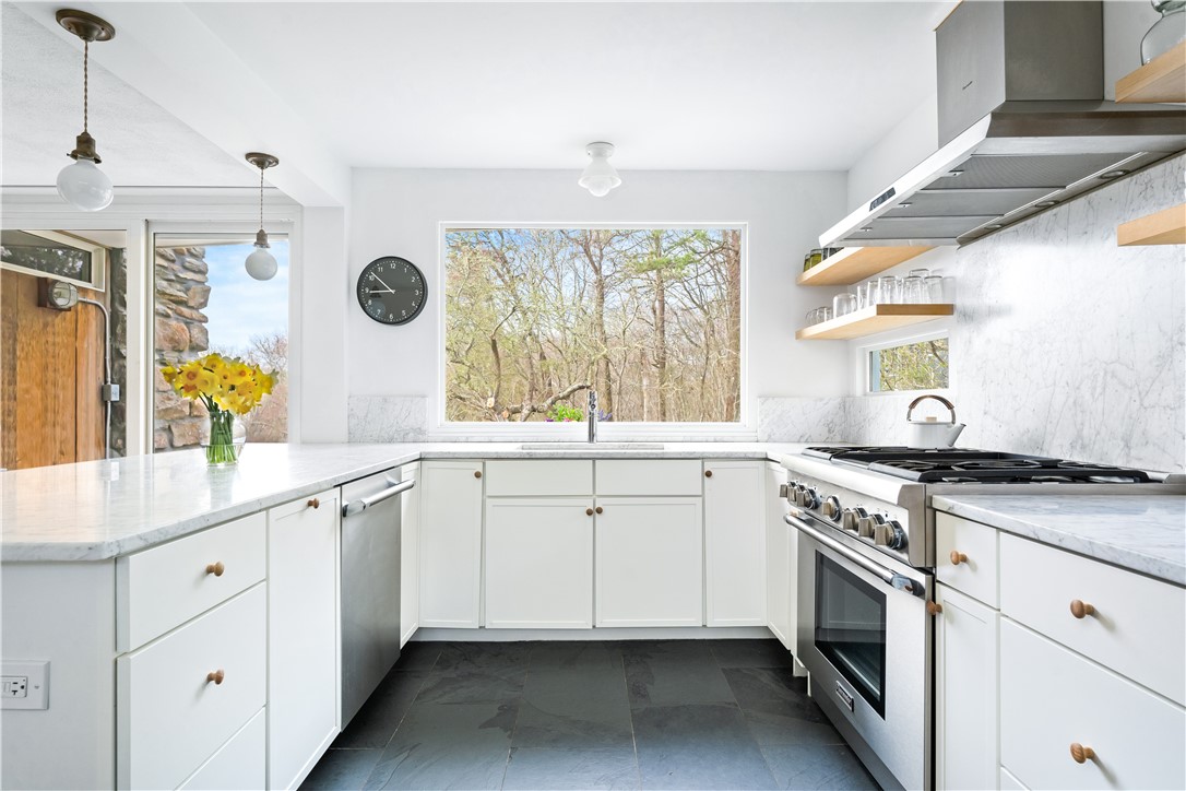 2358 Post Road South Kingstown, RI 02879 - Photo 8 of 36