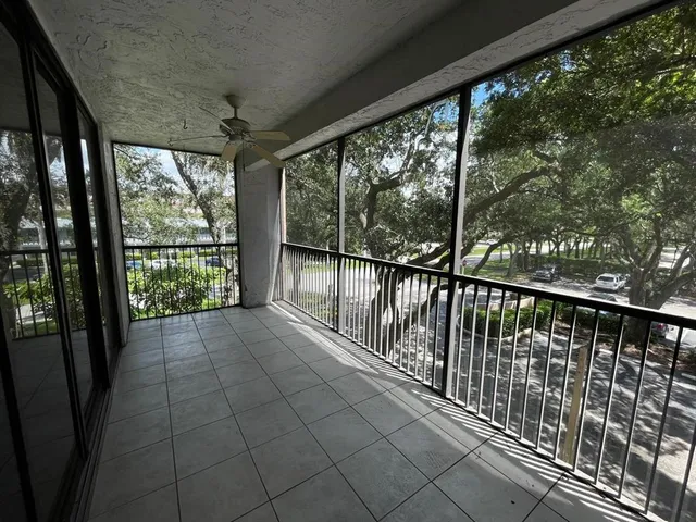 a very nice looking room with a lot of flowers