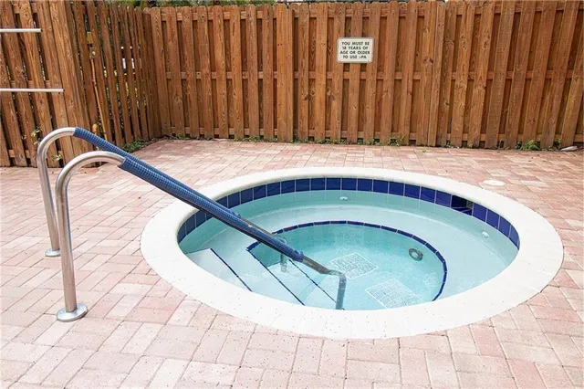 a view of a pathway with house on both side