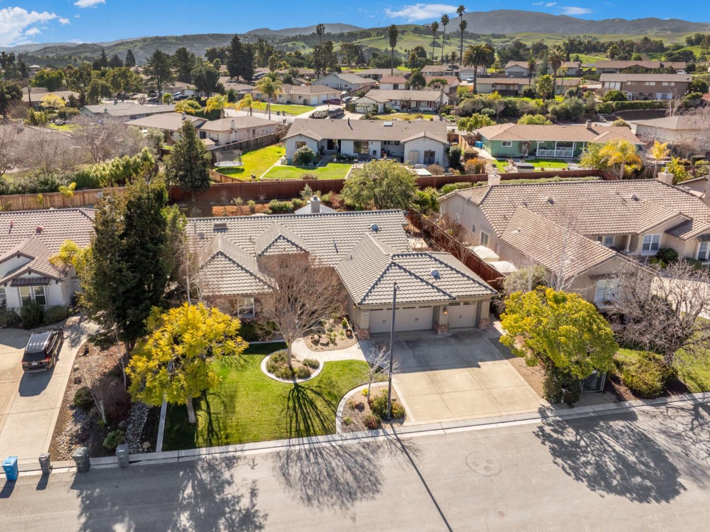 1235 Quail Ridge Way Hollister, CA 95023 - Photo 5 of 36 Gallery Image 5