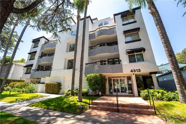 $4,100 | 4313 Van Nuys Boulevard, Unit 203, Sherman Oaks, CA 91403