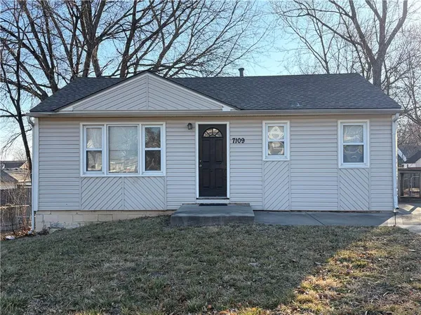 $185,000 | 7109 North Cherry Lane, Gladstone, MO 64118