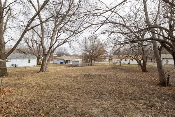 $185,000 | 7109 North Cherry Lane, Gladstone, MO 64118