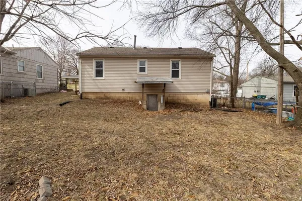 $185,000 | 7109 North Cherry Lane, Gladstone, MO 64118