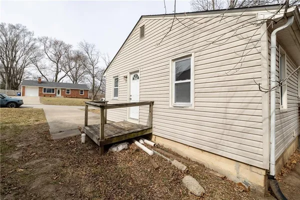 $185,000 | 7109 North Cherry Lane, Gladstone, MO 64118