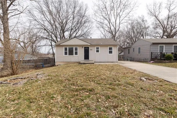 $185,000 | 7109 North Cherry Lane, Gladstone, MO 64118