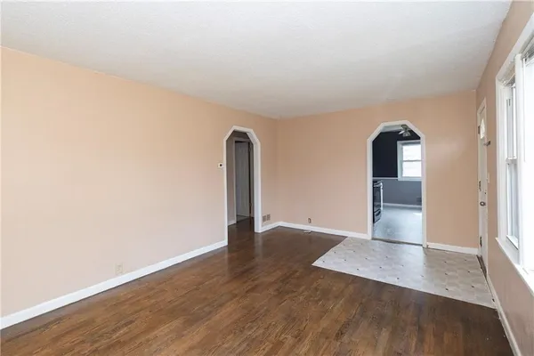 $185,000 | 7109 North Cherry Lane, Gladstone, MO 64118