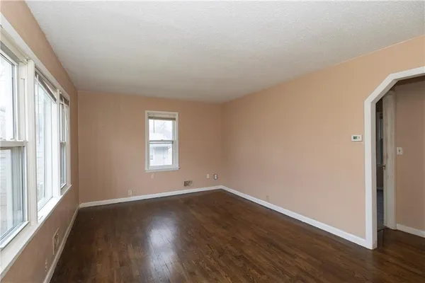 $185,000 | 7109 North Cherry Lane, Gladstone, MO 64118