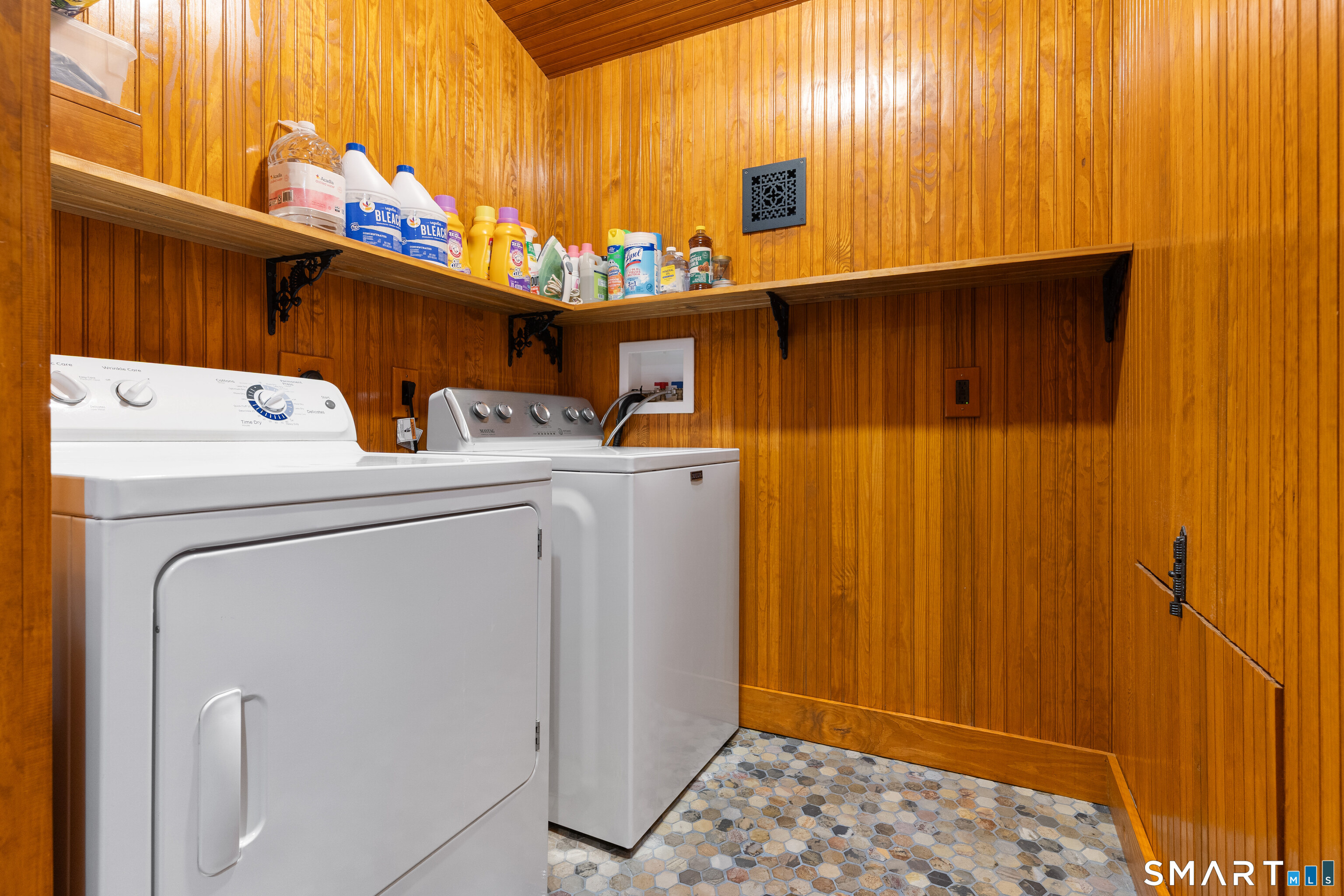 2 Minor Road East Haven, CT 06512 - Photo 35 of 36 a utility room with dryer and washer