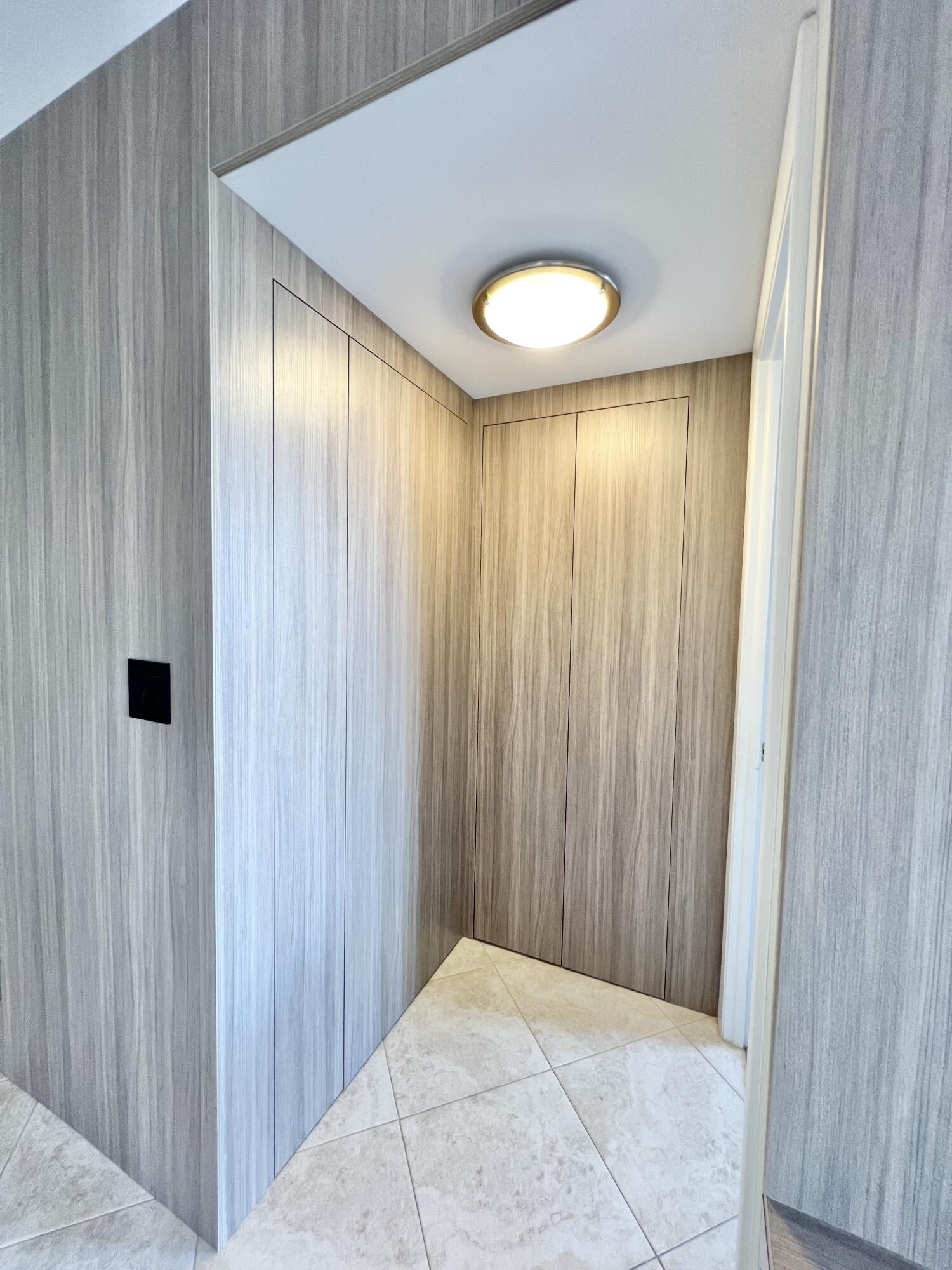 17 Royal Palm Way, Unit 503 Boca Raton, FL 33432 - Photo 8 of 29 a view of a room with a wooden door