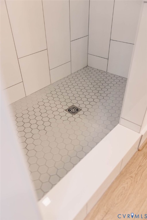 157 Barringer Lane Bumpass, VA 23024 - Photo 23 of 65 a bathroom with a bathtub