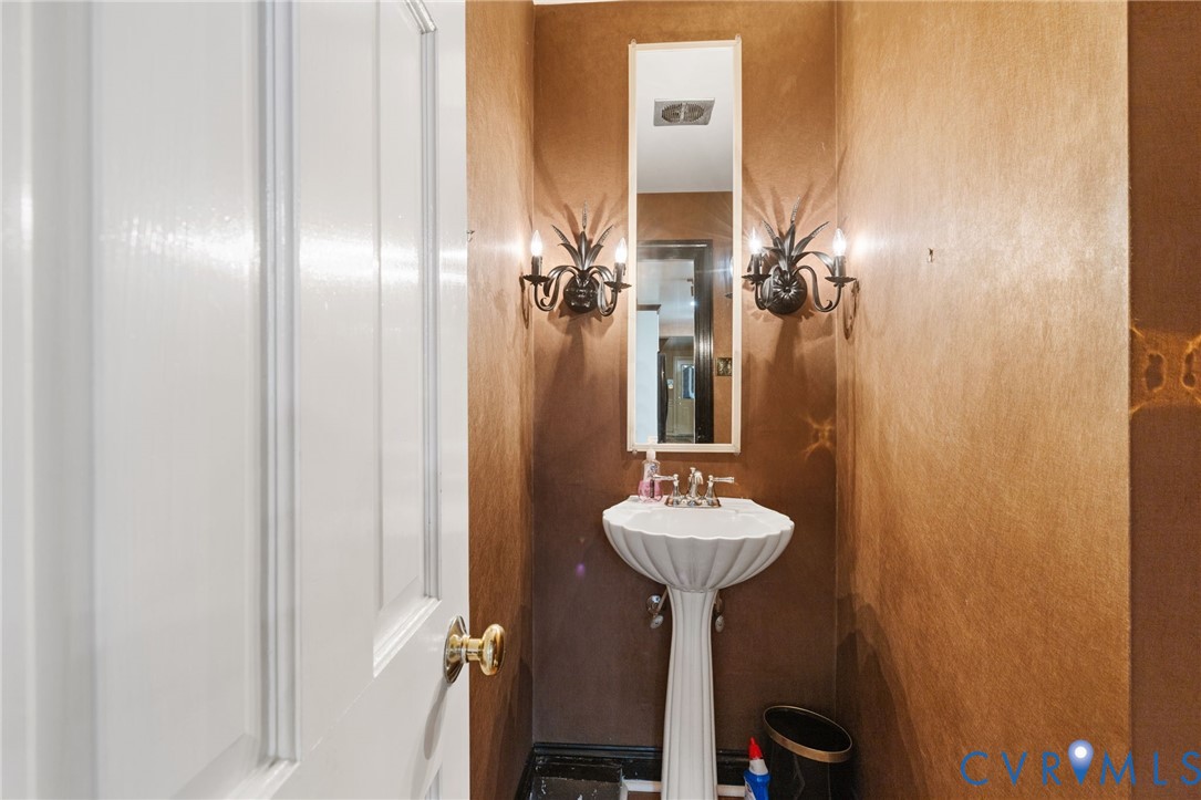 5212 Beddington Road Richmond, VA 23234 - Photo 12 of 22 a bathroom with a sink and mirror