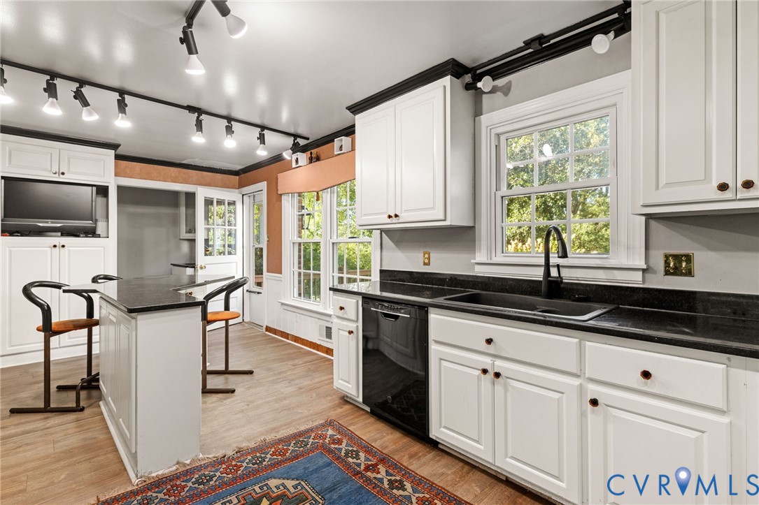 5212 Beddington Road Richmond, VA 23234 - Photo 10 of 22 a kitchen that has a lot of cabinets in it and appliances