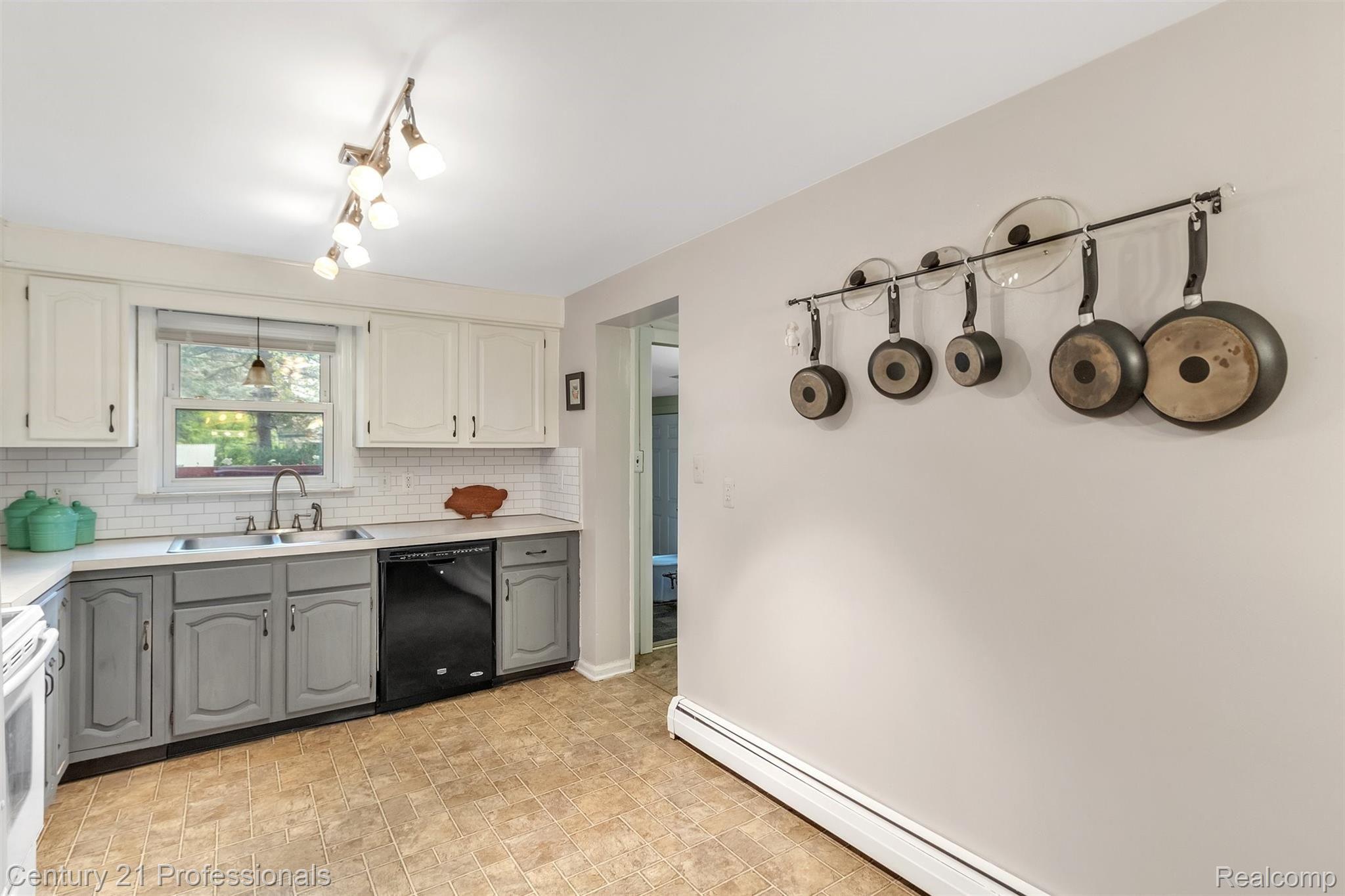 160 Grace Avenue Rochester, MI 48307 - Photo 12 of 51 15-160 Grace Ave-Windowstill Real Estate Photography-15.jpg