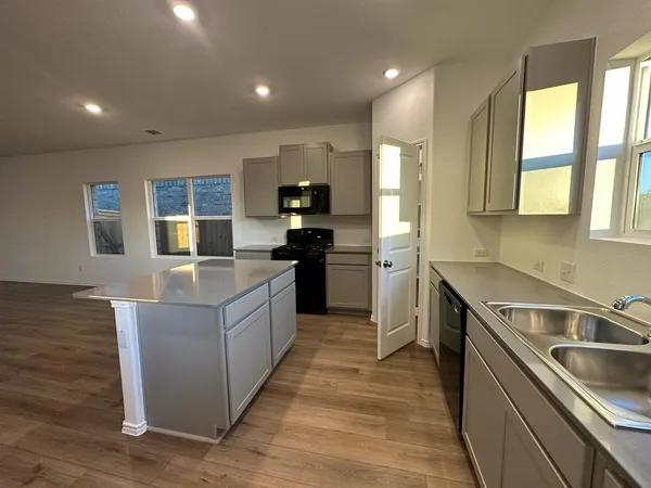 $2,499 | 336 Canley Loop, Hutto, TX 78634