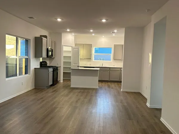 $2,499 | 336 Canley Loop, Hutto, TX 78634