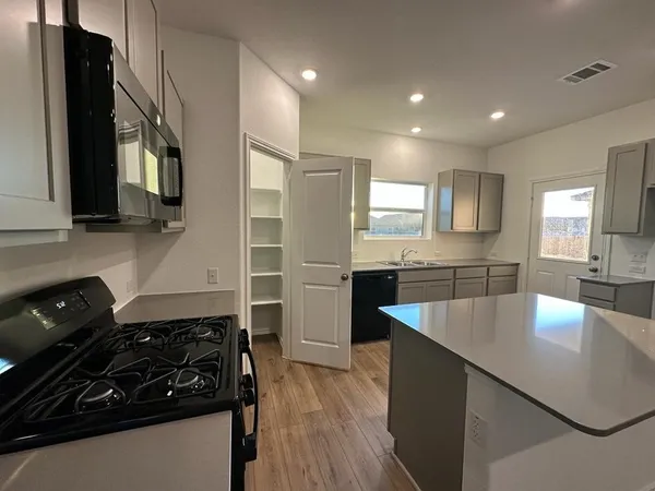 $2,499 | 336 Canley Loop, Hutto, TX 78634