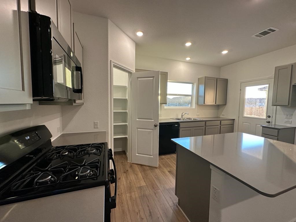 336 Canley Loop Hutto, TX 78634 - Photo 7 of 39