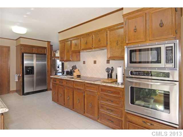 2938 Sadler Road Charlotte, NC 28278 - Photo 5 of 16 Gallery Image 5