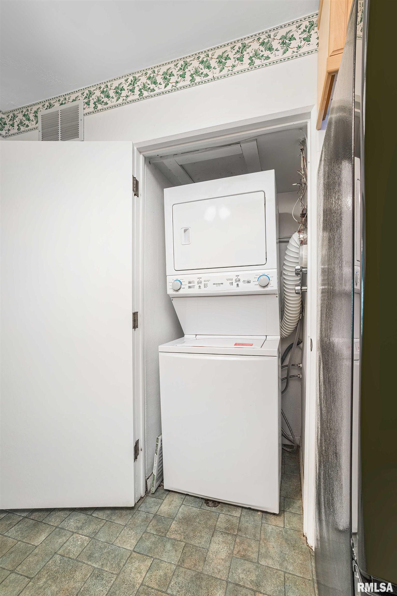 1104 Kimberly Road, Unit 303 Bettendorf, IA 52722 - Photo 14 of 34 Gallery Image 14