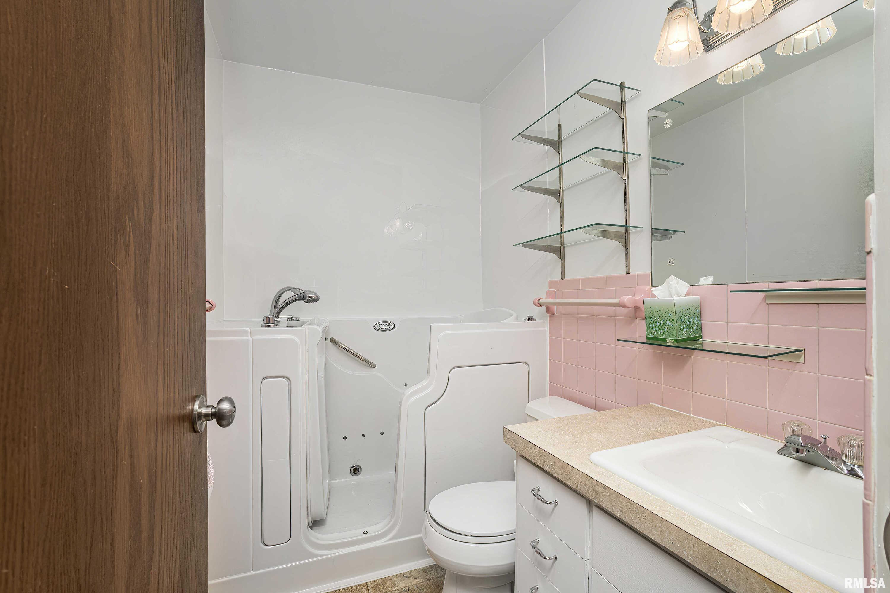 1104 Kimberly Road, Unit 303 Bettendorf, IA 52722 - Photo 17 of 34 Gallery Image 17