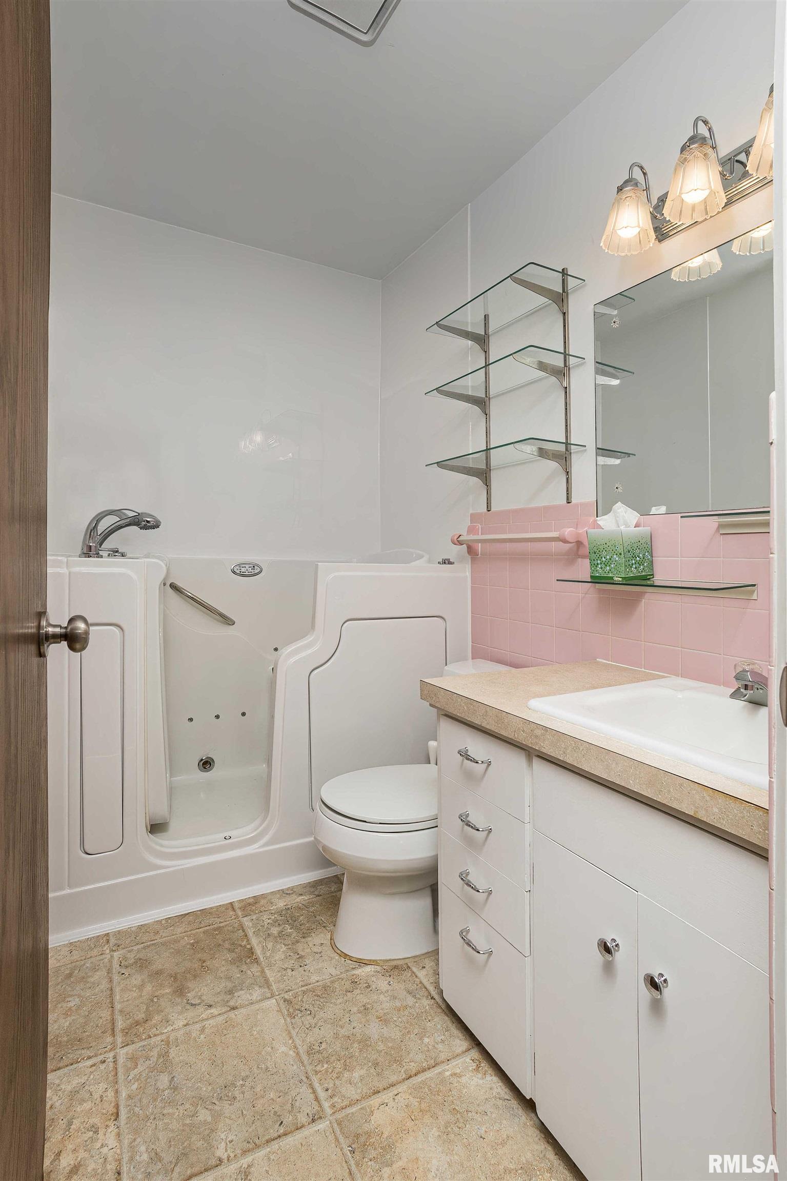 1104 Kimberly Road, Unit 303 Bettendorf, IA 52722 - Photo 18 of 34 Gallery Image 18
