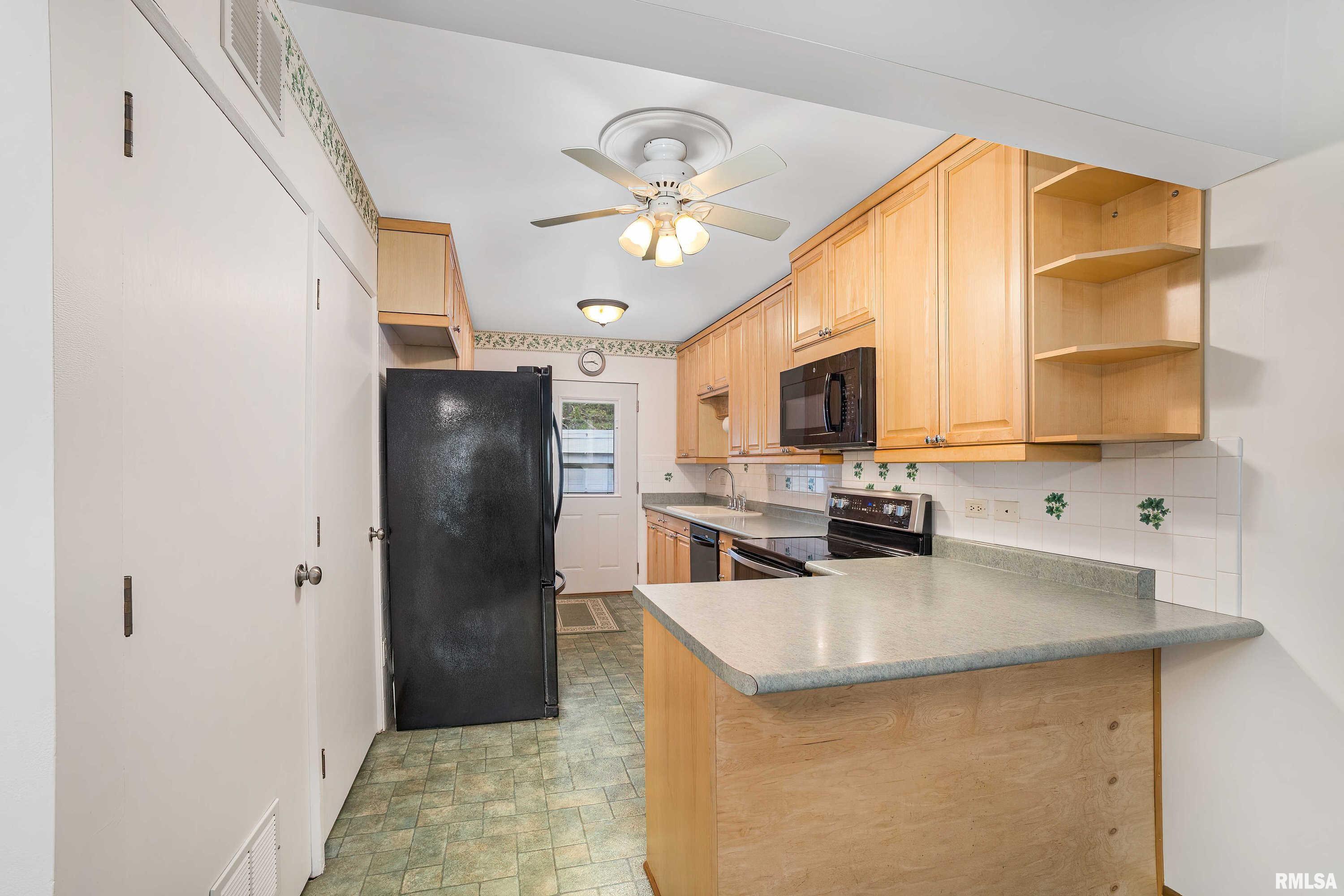 1104 Kimberly Road, Unit 303 Bettendorf, IA 52722 - Photo 8 of 34 Gallery Image 8
