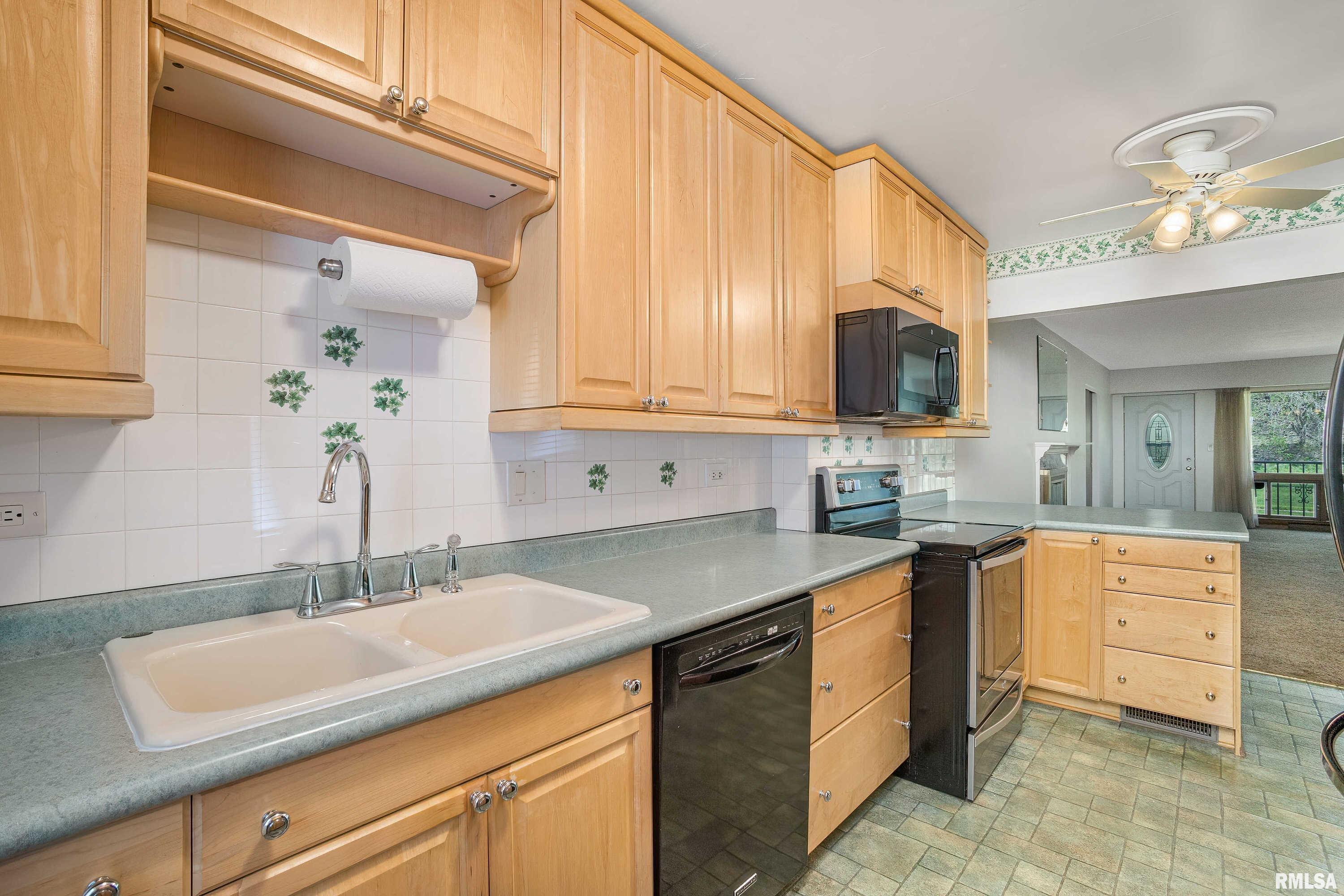 1104 Kimberly Road, Unit 303 Bettendorf, IA 52722 - Photo 9 of 34 Gallery Image 9