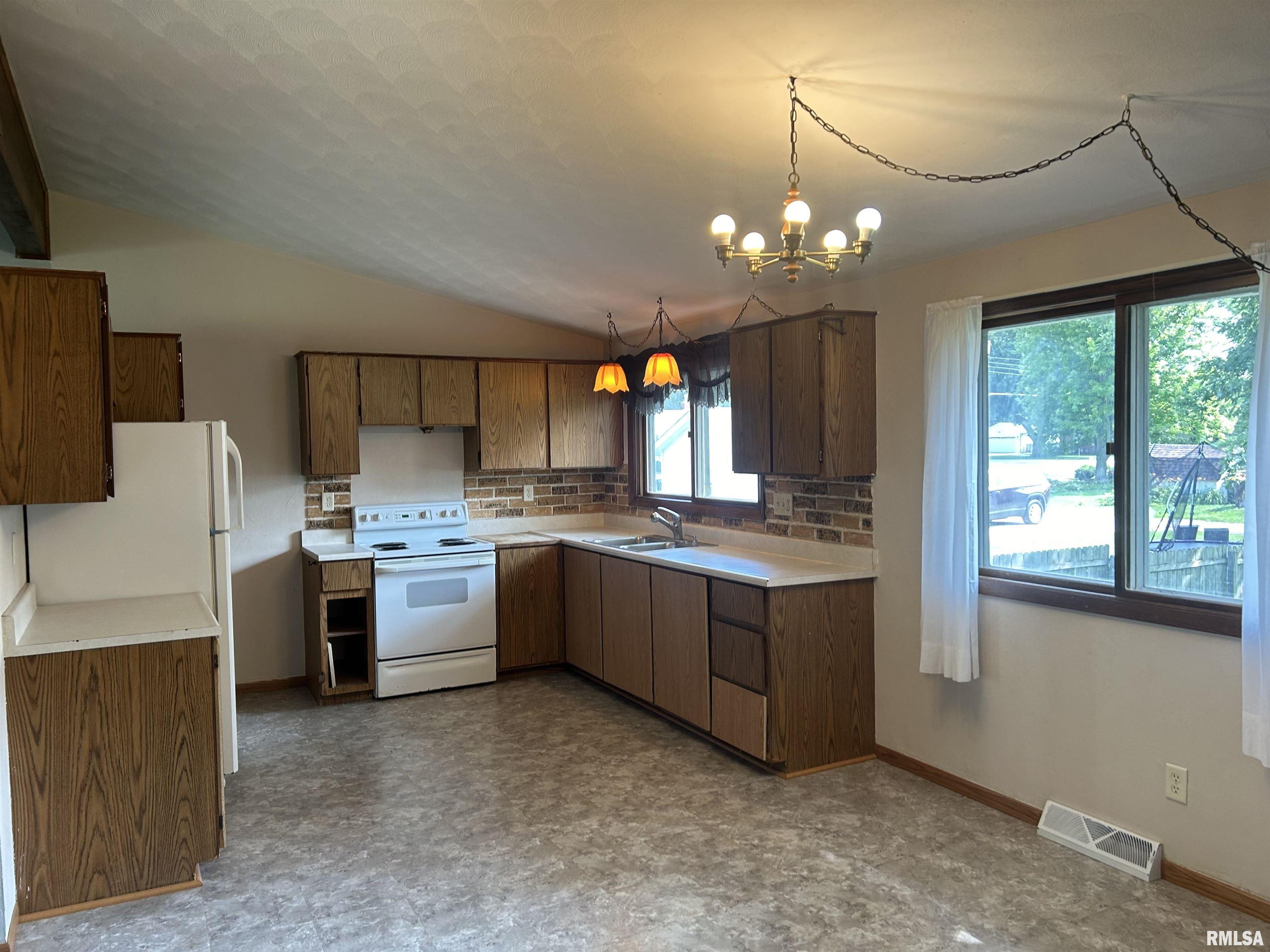 116 North Spring Street Geneseo, IL 61254 - Photo 3 of 15 Gallery Image 3