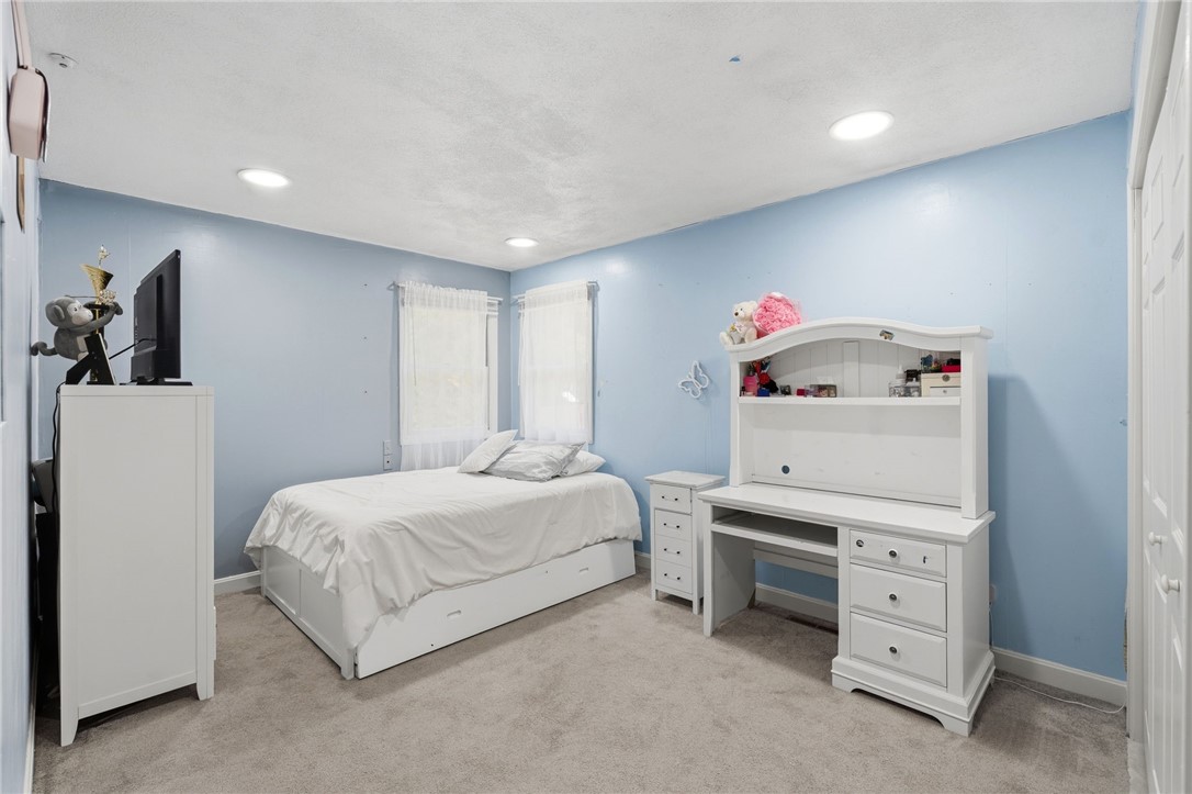 125 Old Mendon Road Cumberland, RI 02864 - Photo 17 of 40