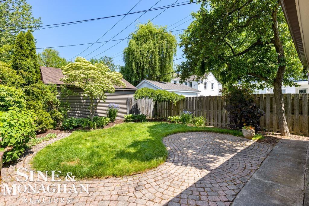 1244 Bishop Road Grosse Pointe, MI 48230 - Photo 41 of 49 50110674-40.JPG