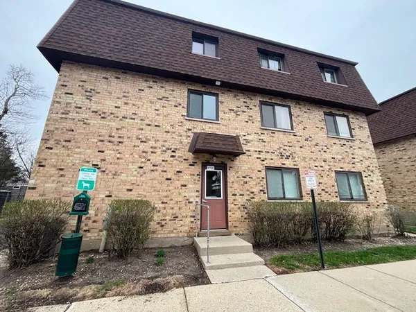 $145,000 | 9700 Bianco Terrace, Unit 2D, Des Plaines, IL 60016