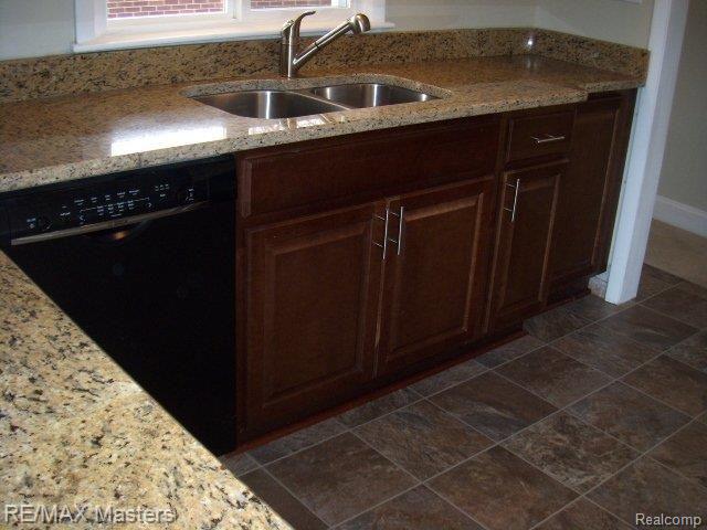 10071 Reeck Road Allen Park, MI 48101 - Photo 2 of 24 granite counter and cherry cabin