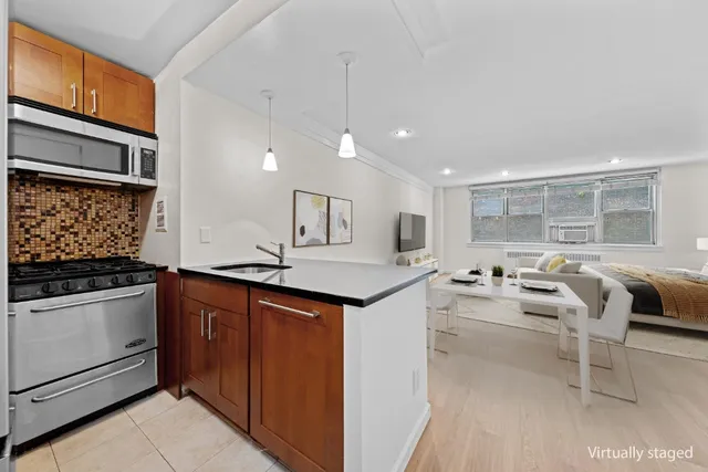 $400,000 | 240 East 35th Street, Unit 3C | Murray Hill