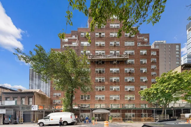 $400,000 | 240 East 35th Street, Unit 3C | Murray Hill